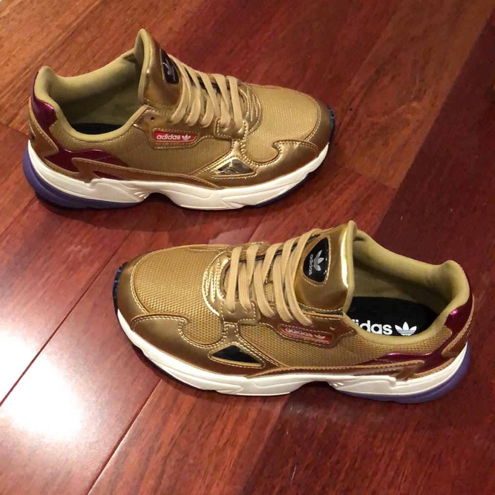 Limited Edition Gold Adidas - Picture 4 of 6